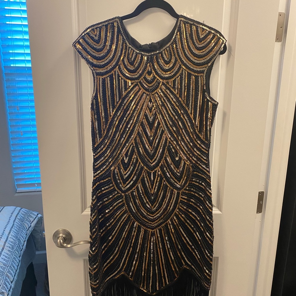 Black and gold sequin flapper style dress size XL